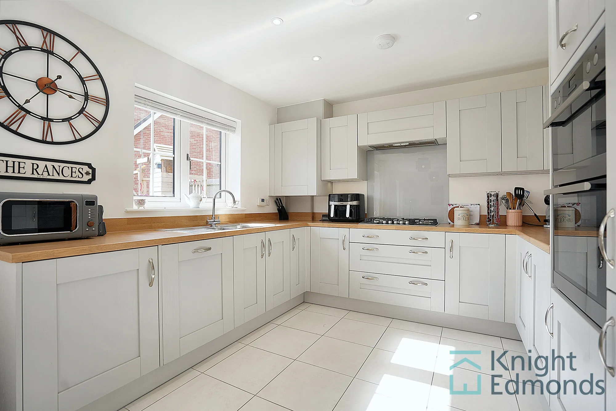4 bed detached house for sale in Meadow Crescent, Maidstone  - Property Image 2