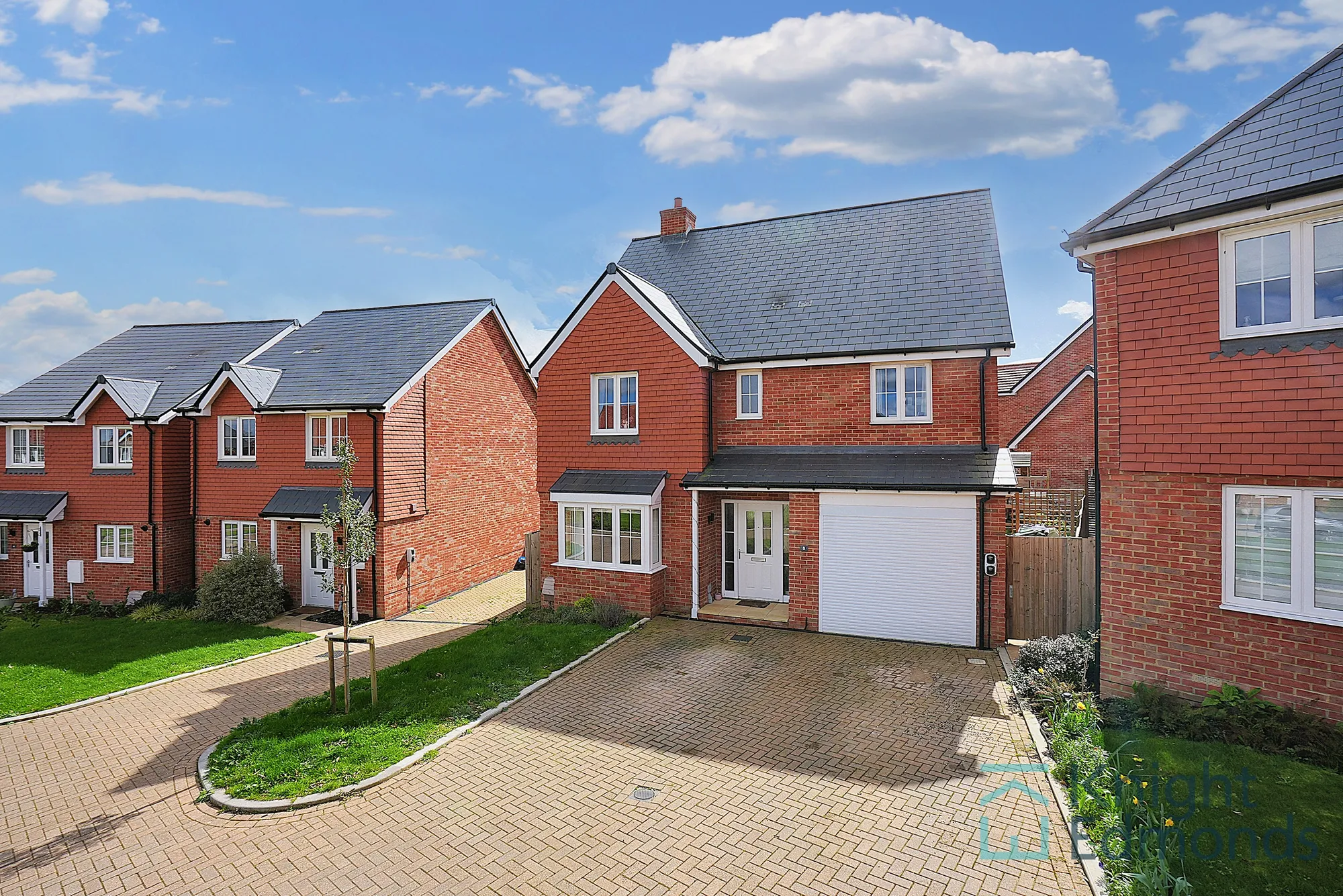 4 bed detached house for sale in Meadow Crescent, Maidstone - Property Image 1