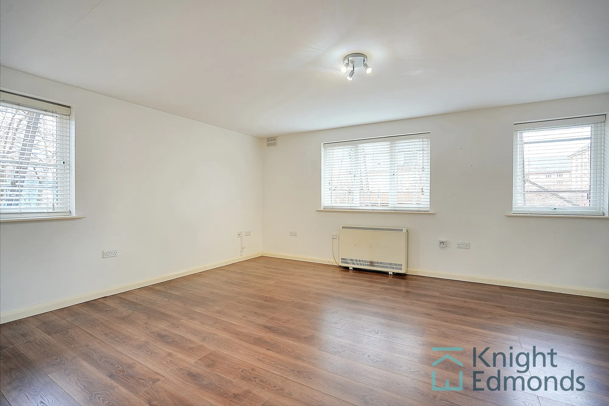 2 bed apartment for sale in St. Peters Street, Maidstone  - Property Image 3