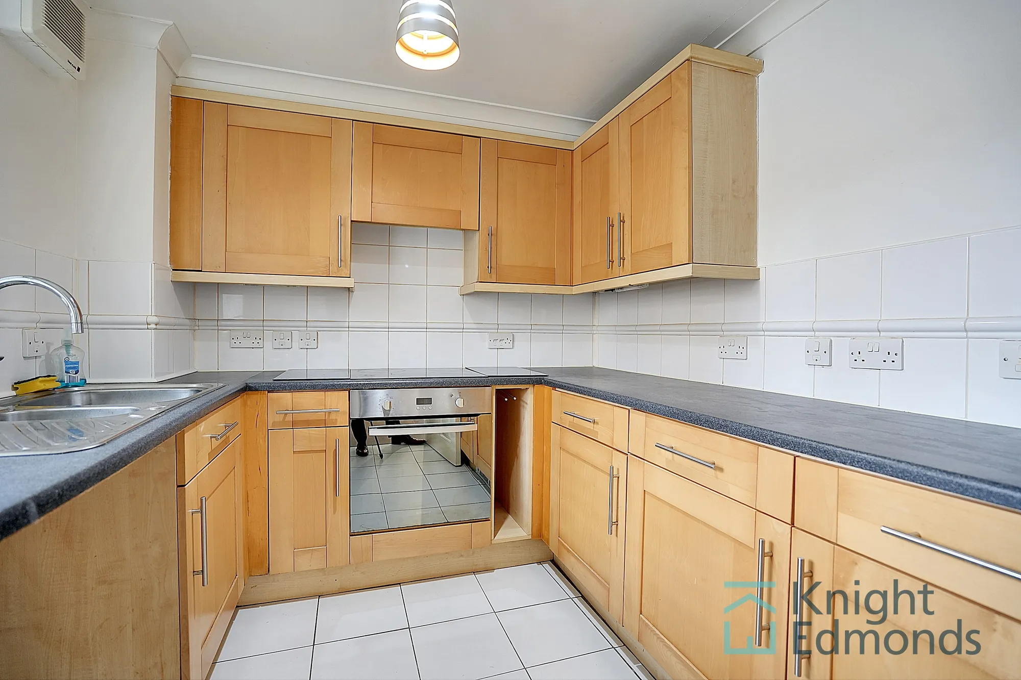 2 bed apartment for sale in St. Peters Street, Maidstone  - Property Image 2