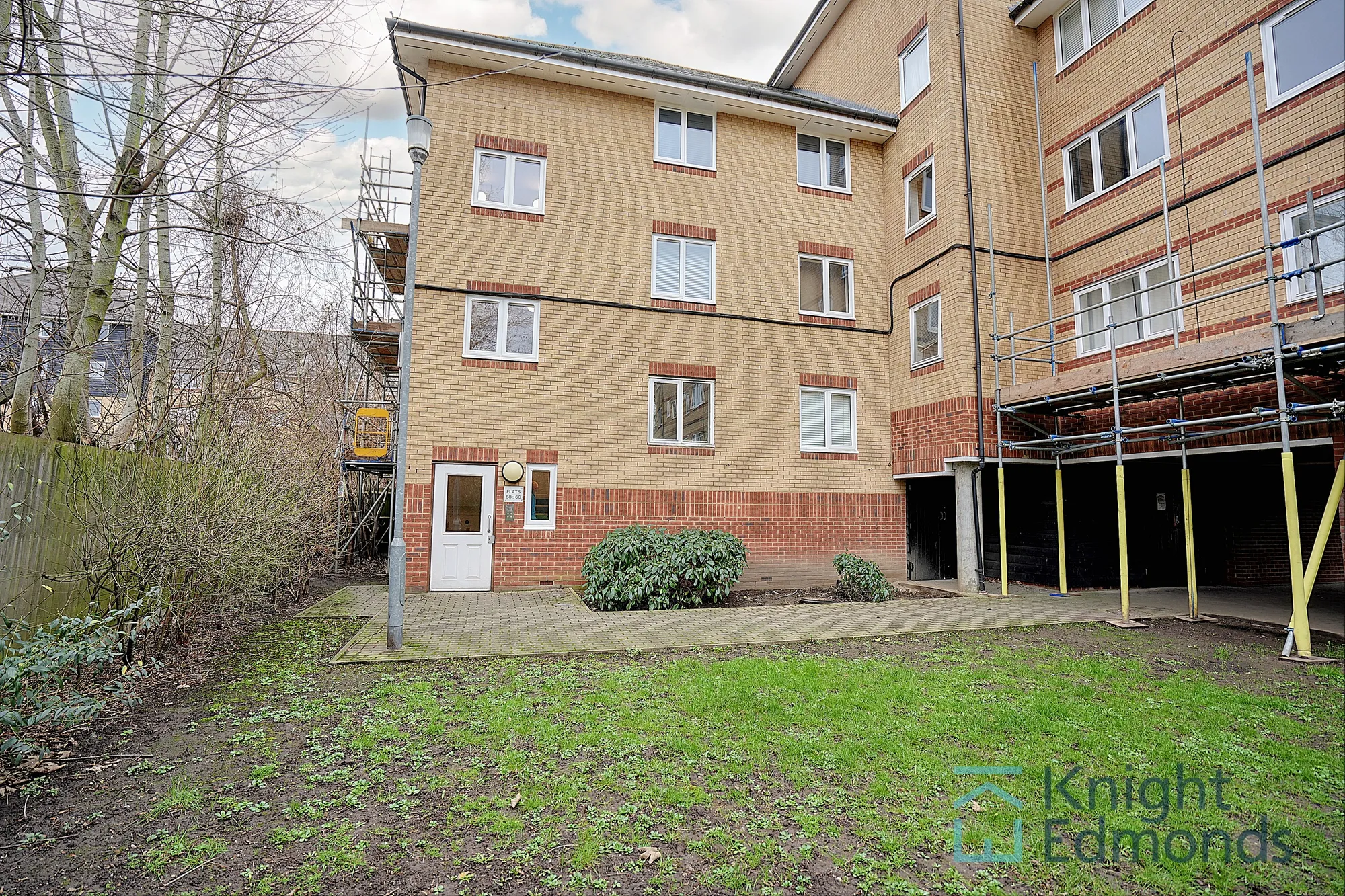 2 bed apartment for sale in St. Peters Street, Maidstone  - Property Image 8