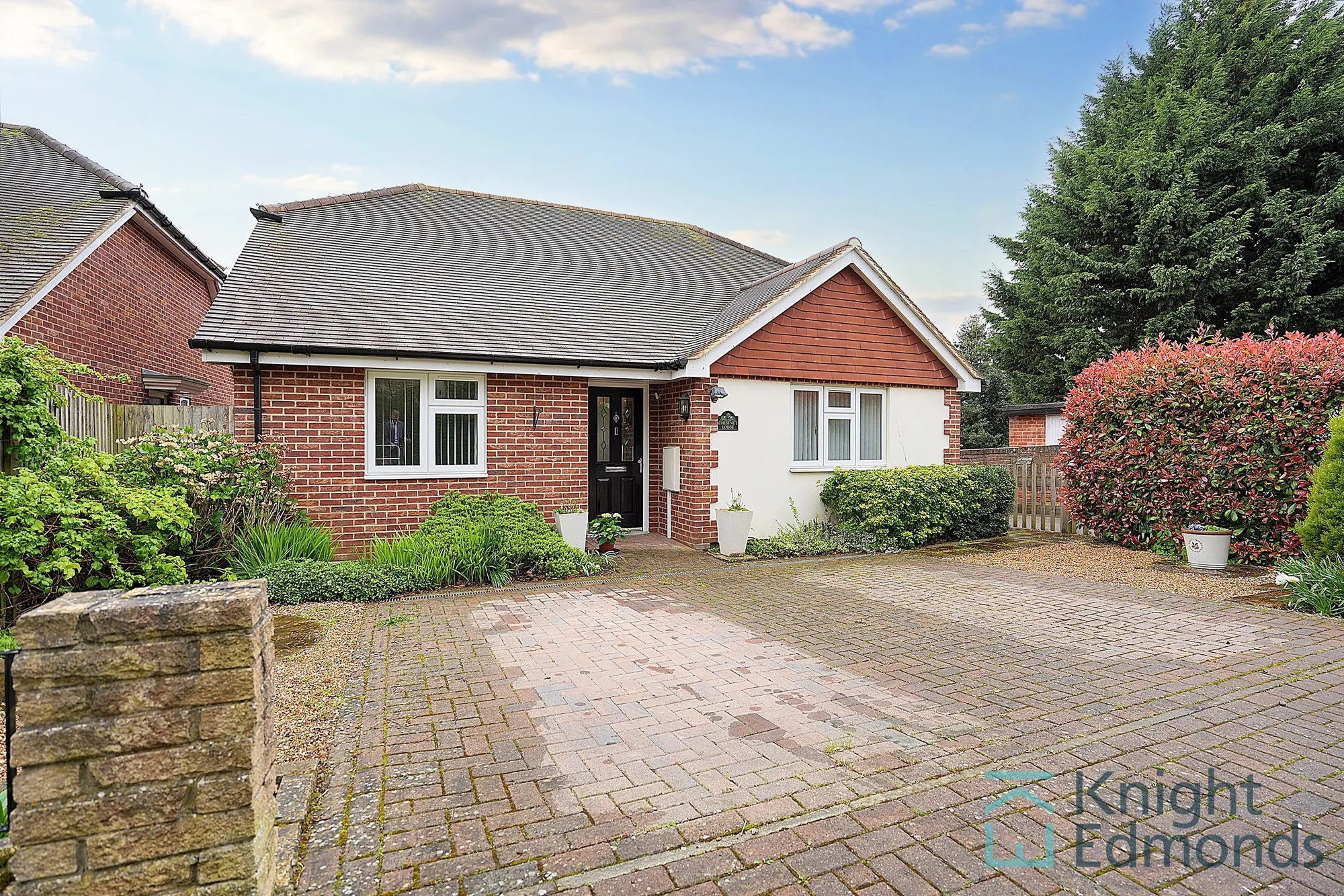 3 bed detached bungalow for sale in Huntsman Lane, Maidstone - Property Image 1