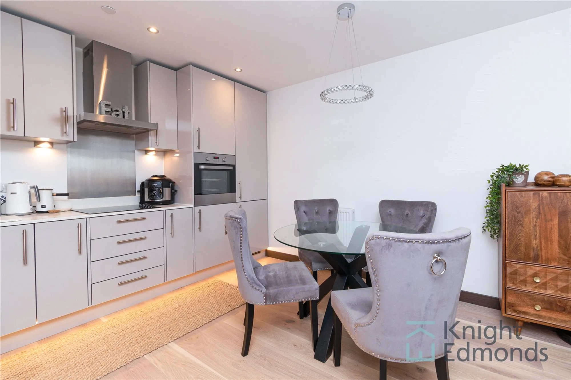 2 bed apartment for sale in Rosalind Drive, Maidstone  - Property Image 3