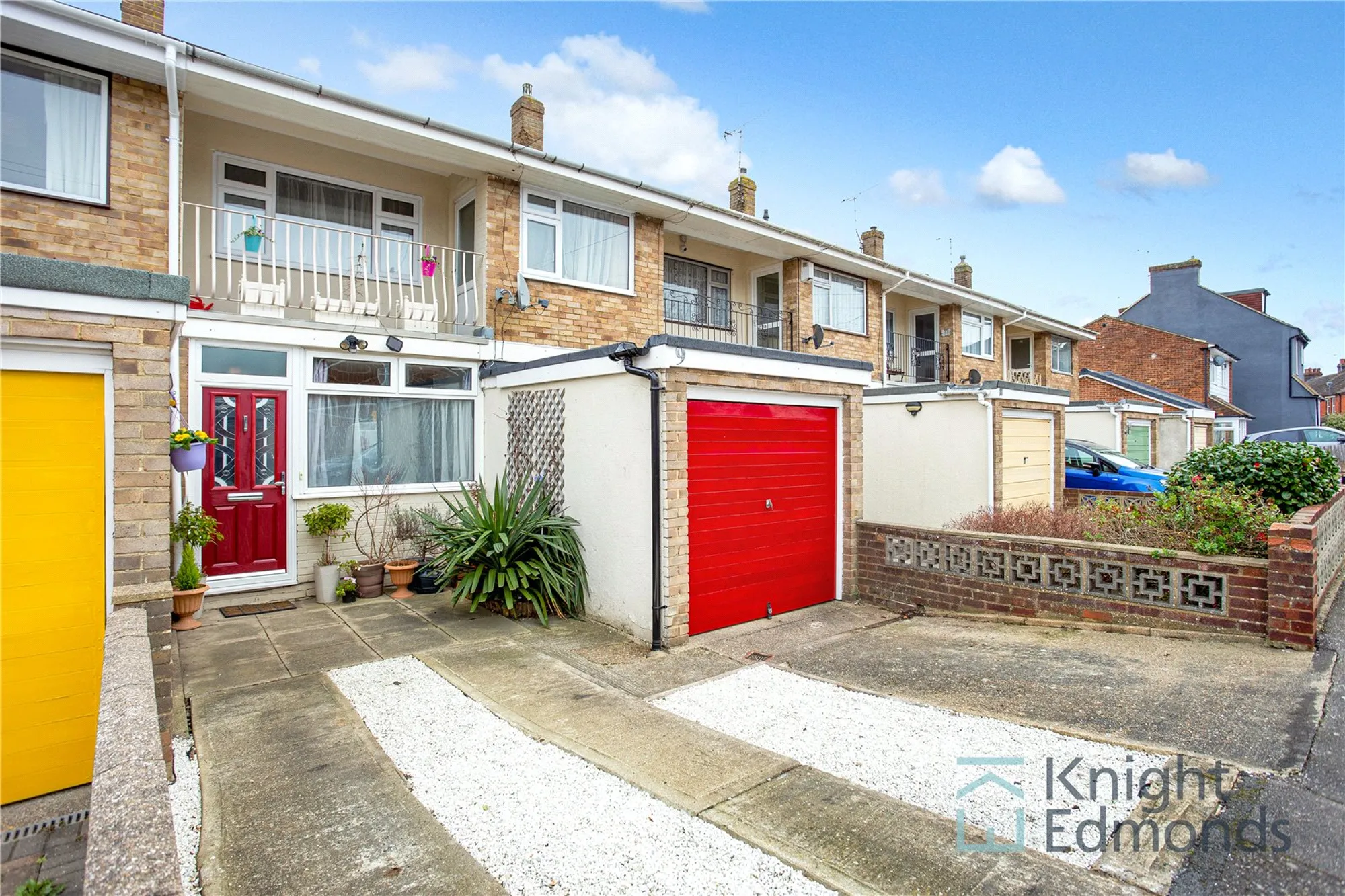 3 bed mid-terraced house for sale in Junction Road, Gillingham  - Property Image 1