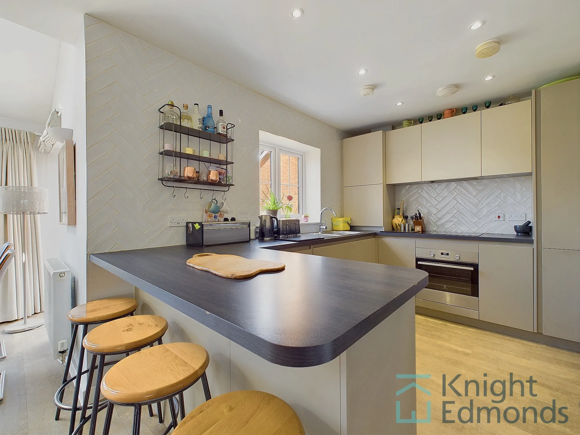 3 bed detached house for sale in Kennards Road, Maidstone  - Property Image 2
