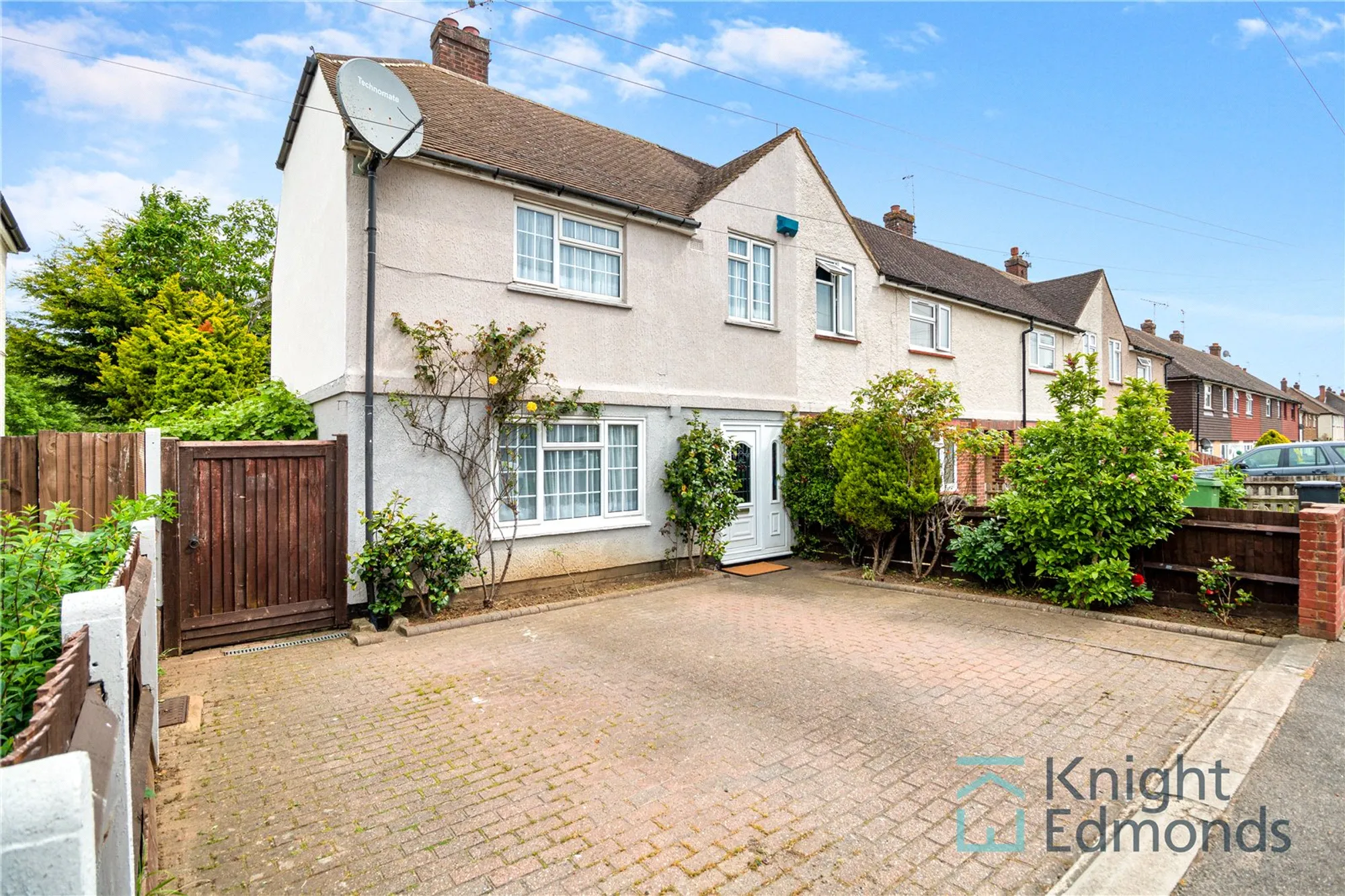 3 bed end of terrace house for sale in Plains Avenue, Maidstone - Property Image 1