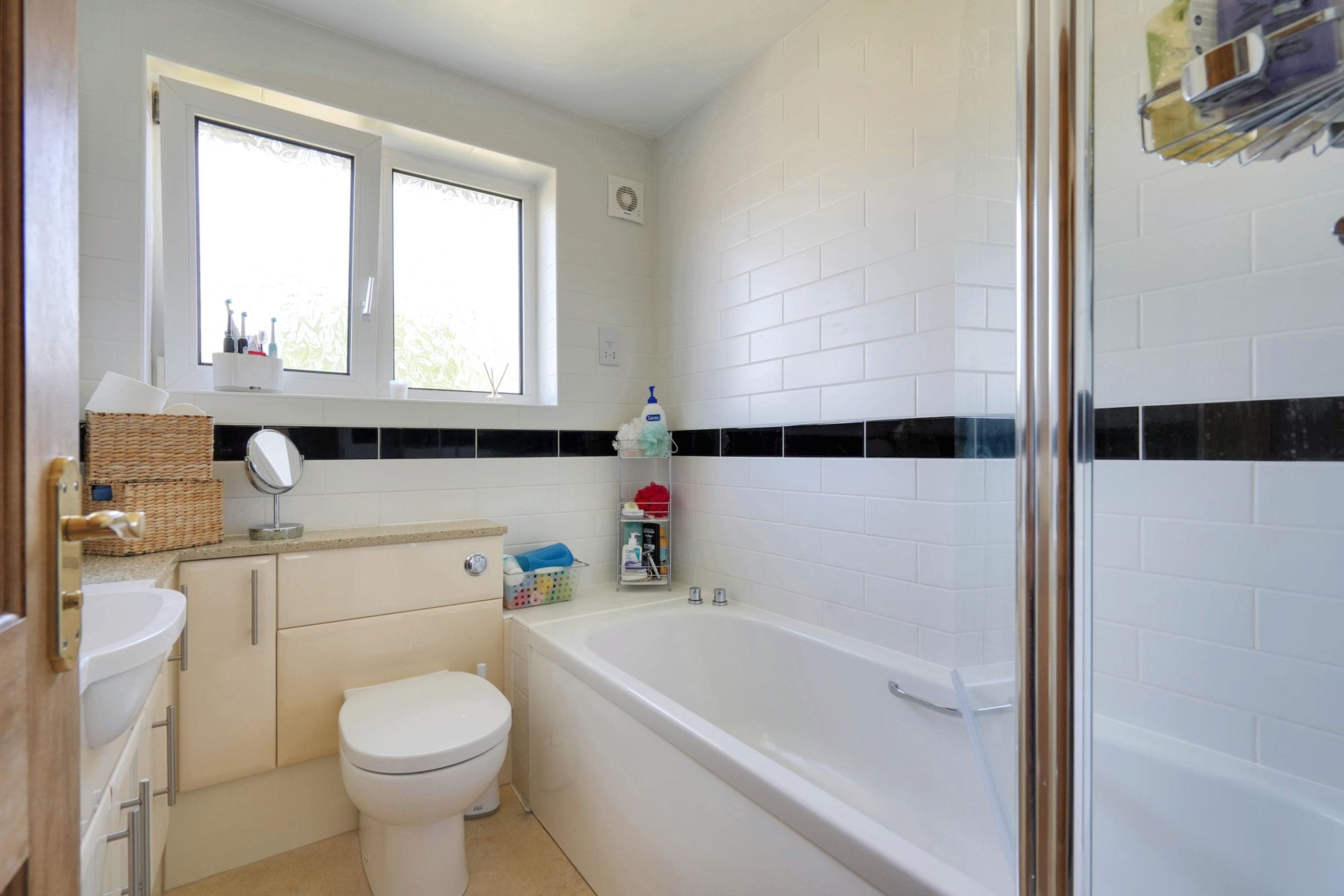 3 bed house for sale in Lenside Drive, Maidstone  - Property Image 8