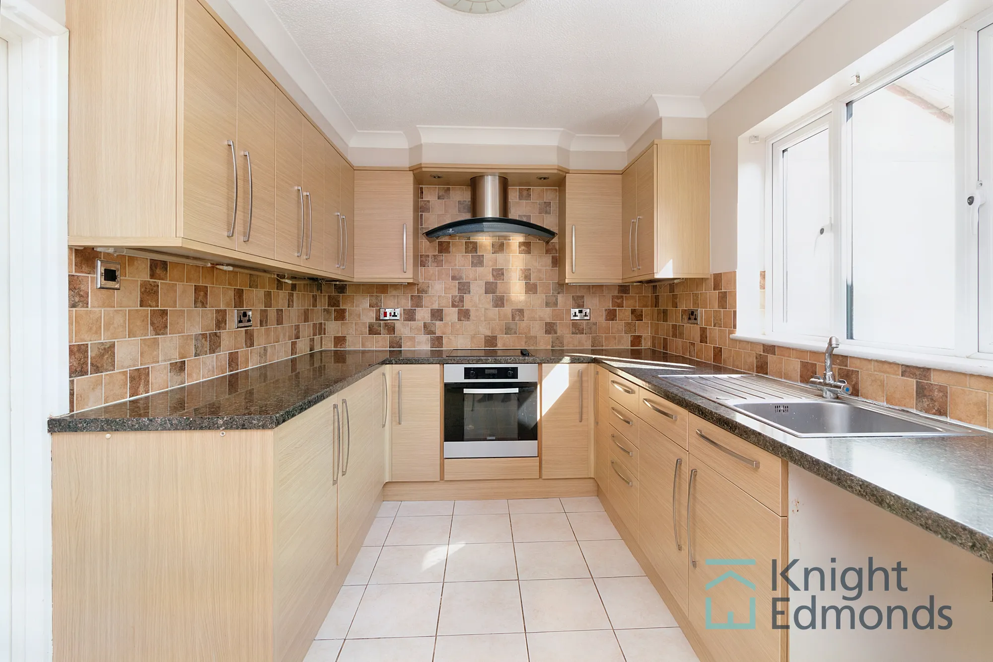 3 bed mid-terraced house for sale in West Park Road, Maidstone, ME15