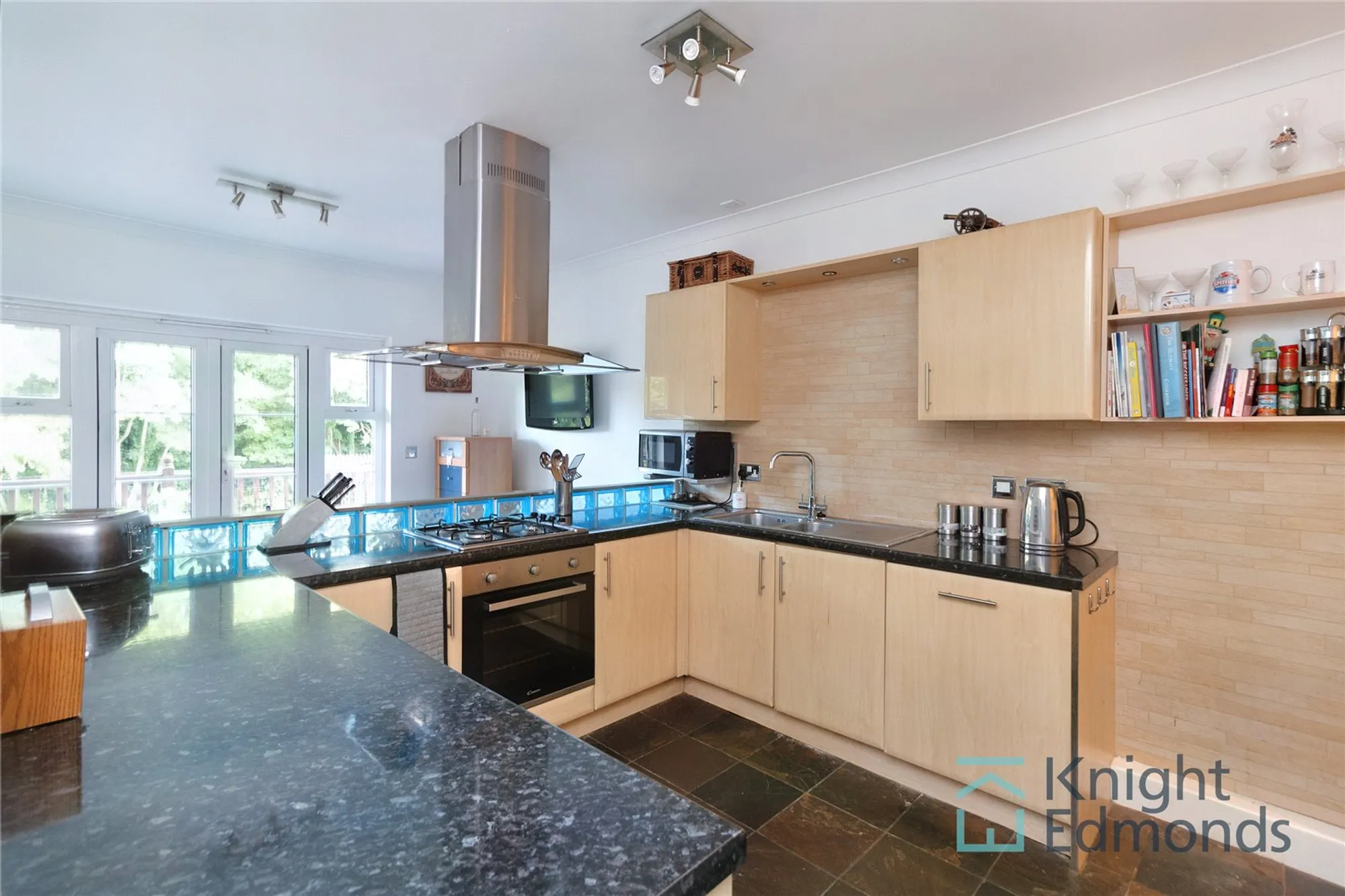 3 bed end of terrace house for sale in St. Peters Street, Maidstone  - Property Image 3