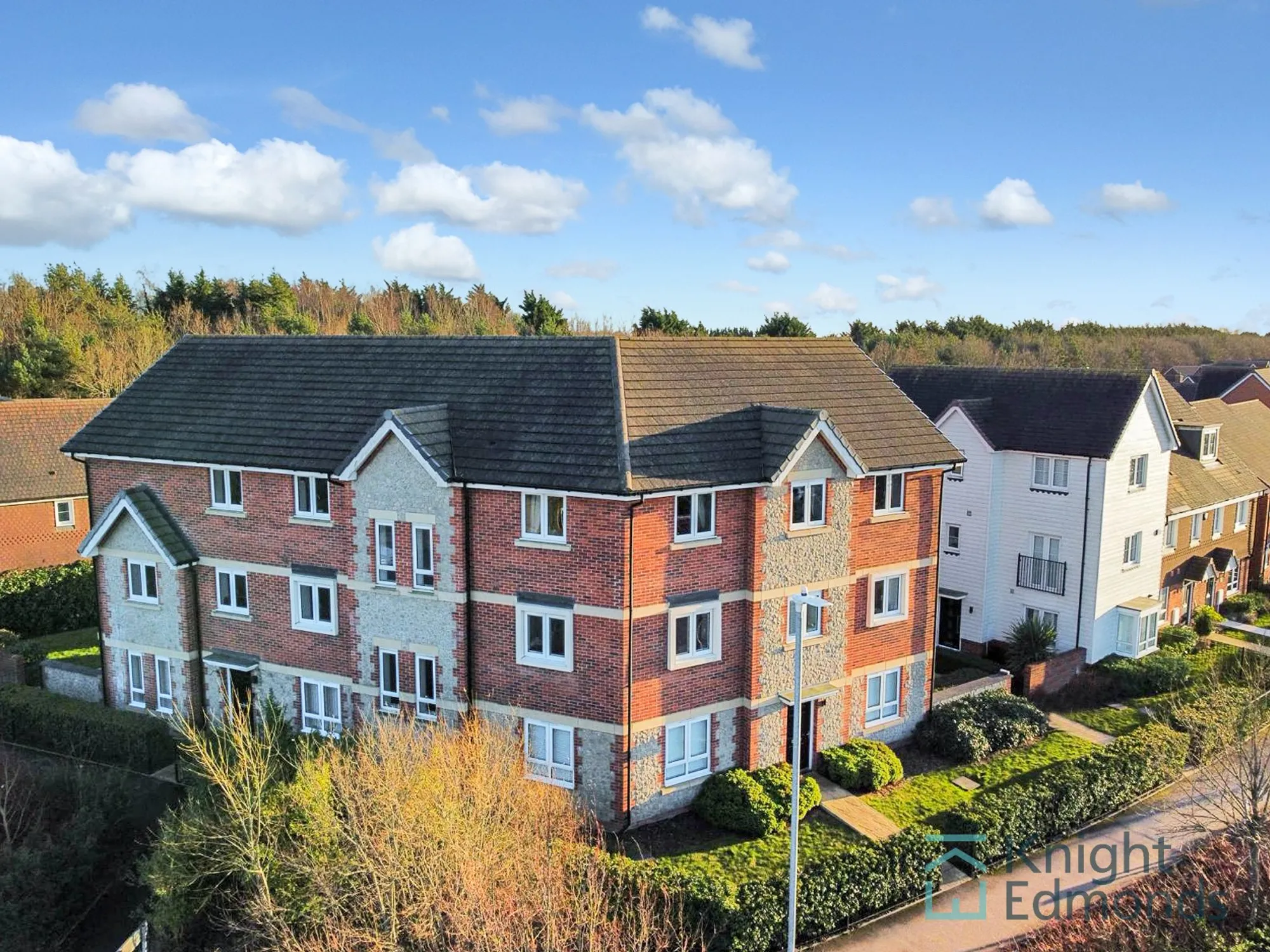 2 bed apartment for sale in Edmett Way, Maidstone - Property Image 1