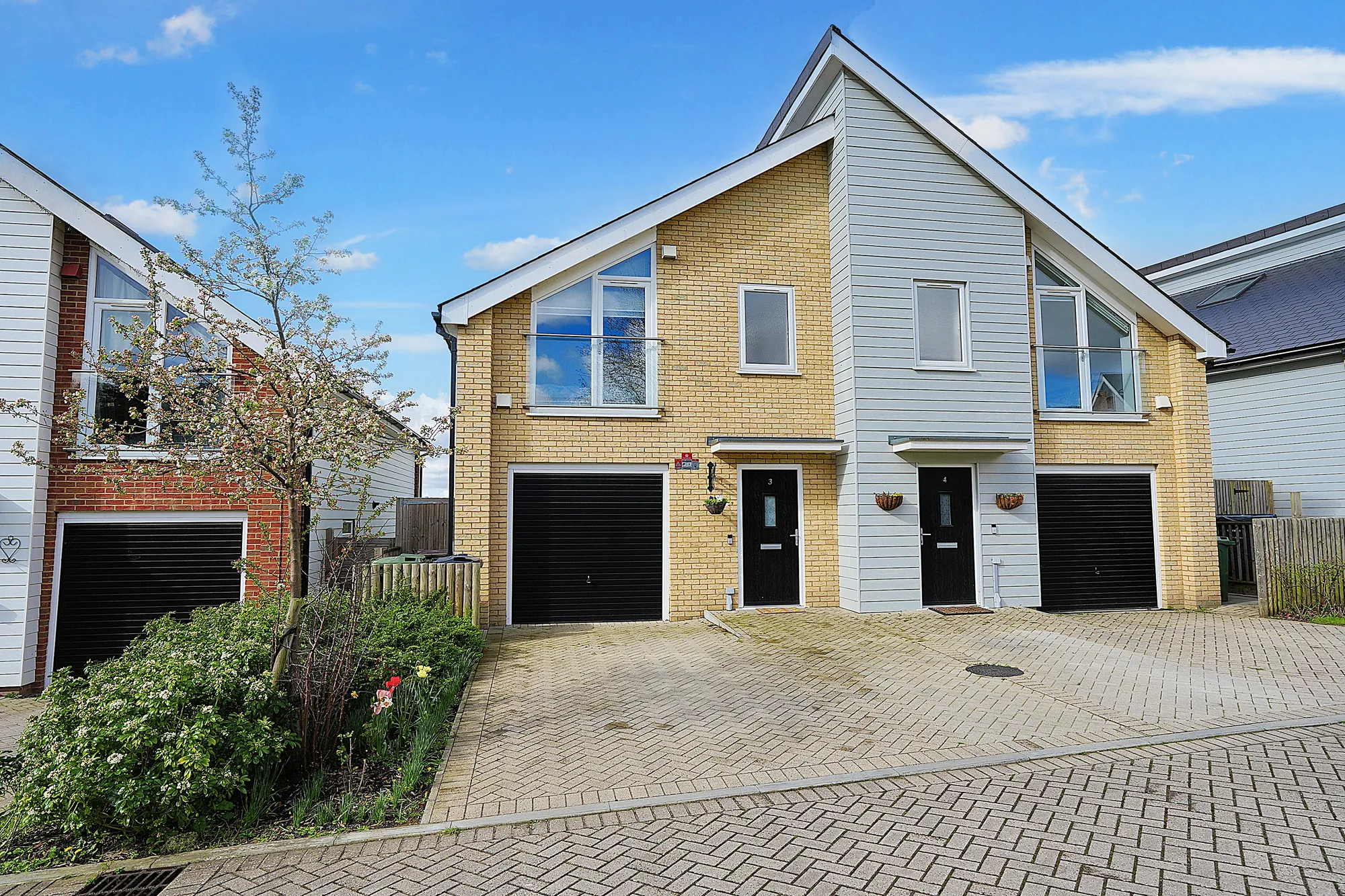3 bed semi-detached house for sale in Castle View, Maidstone - Property Image 1