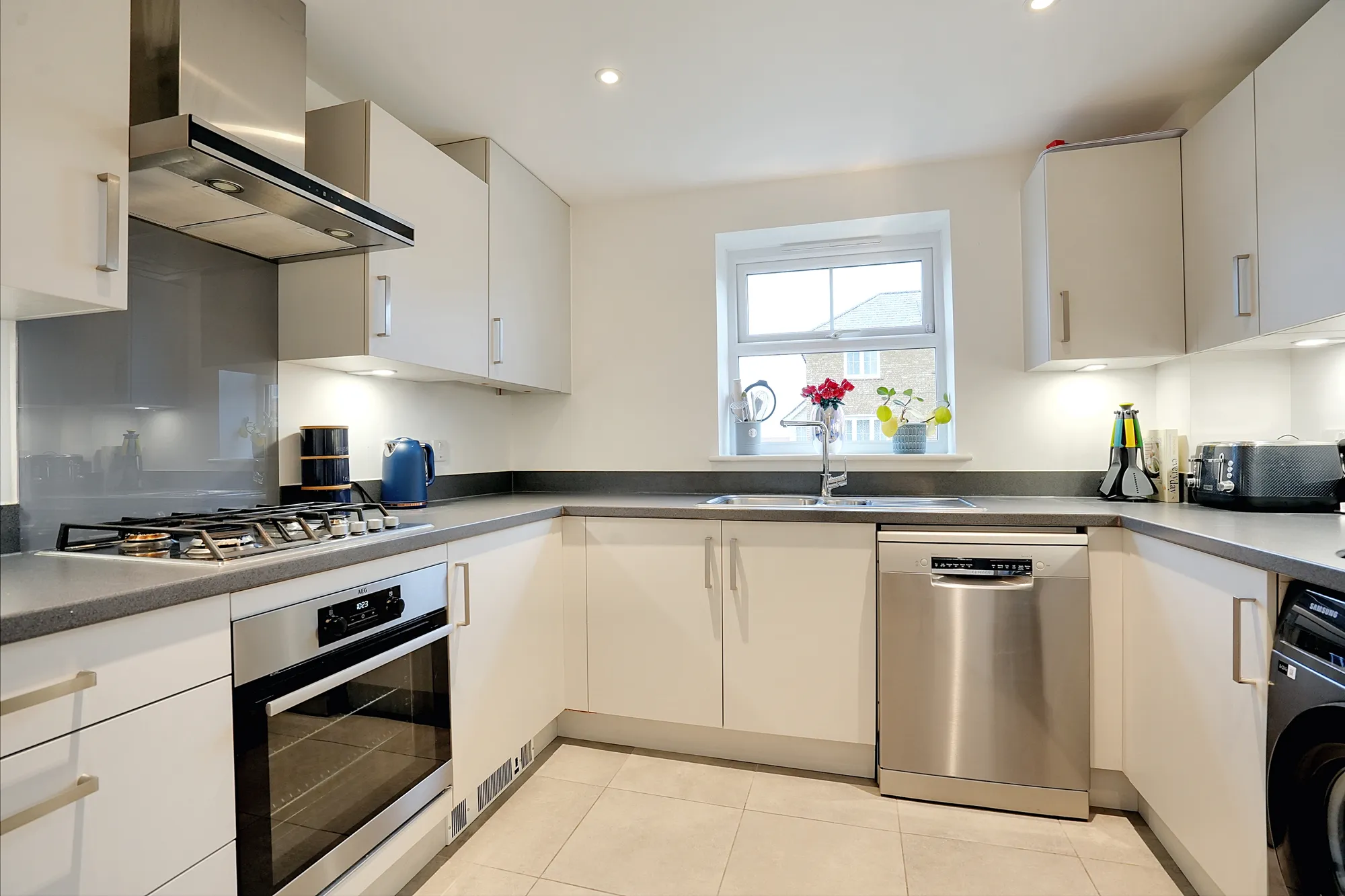 2 bed flat for sale in Cranford Road, Maidstone  - Property Image 2