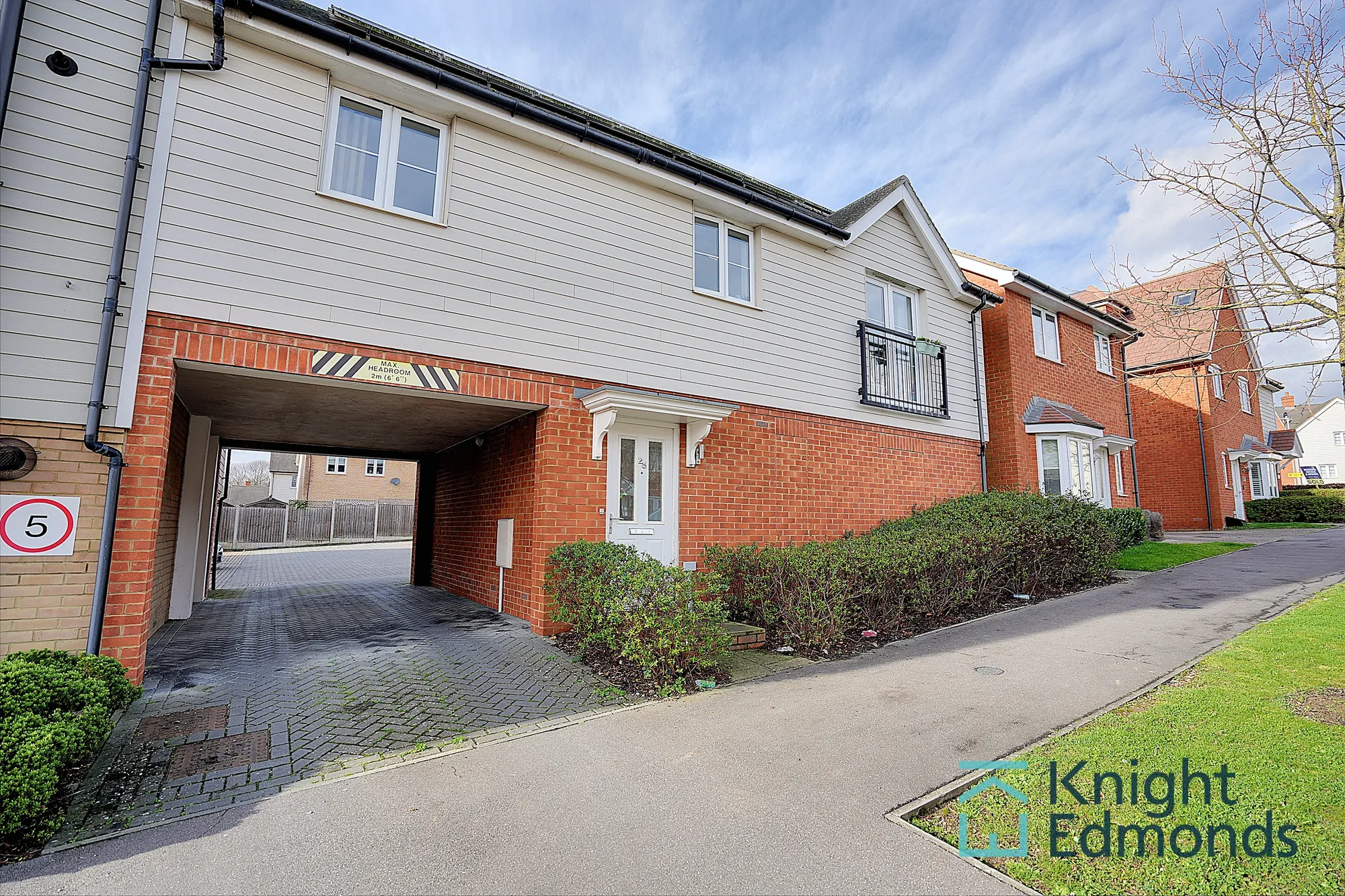 2 bed for sale in Buffkyn Way, Maidstone  - Property Image 1