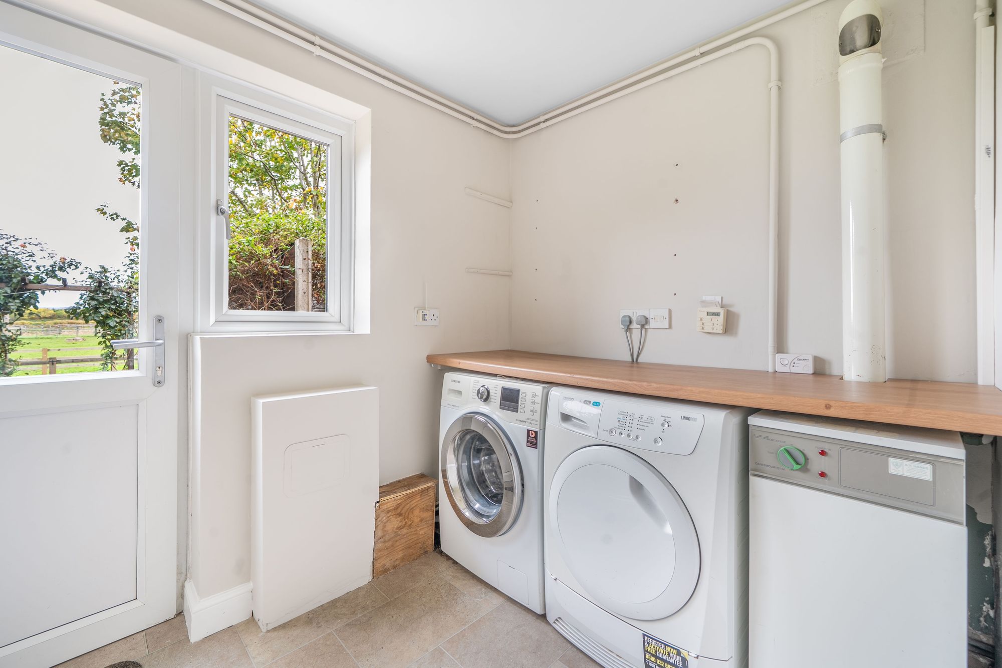 3 bed detached house for sale in Millend, Pershore 4