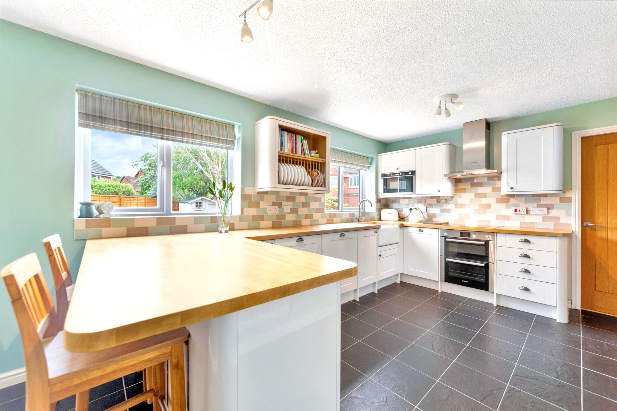 5 bed detached house for sale in Hever Avenue, Worcester 2