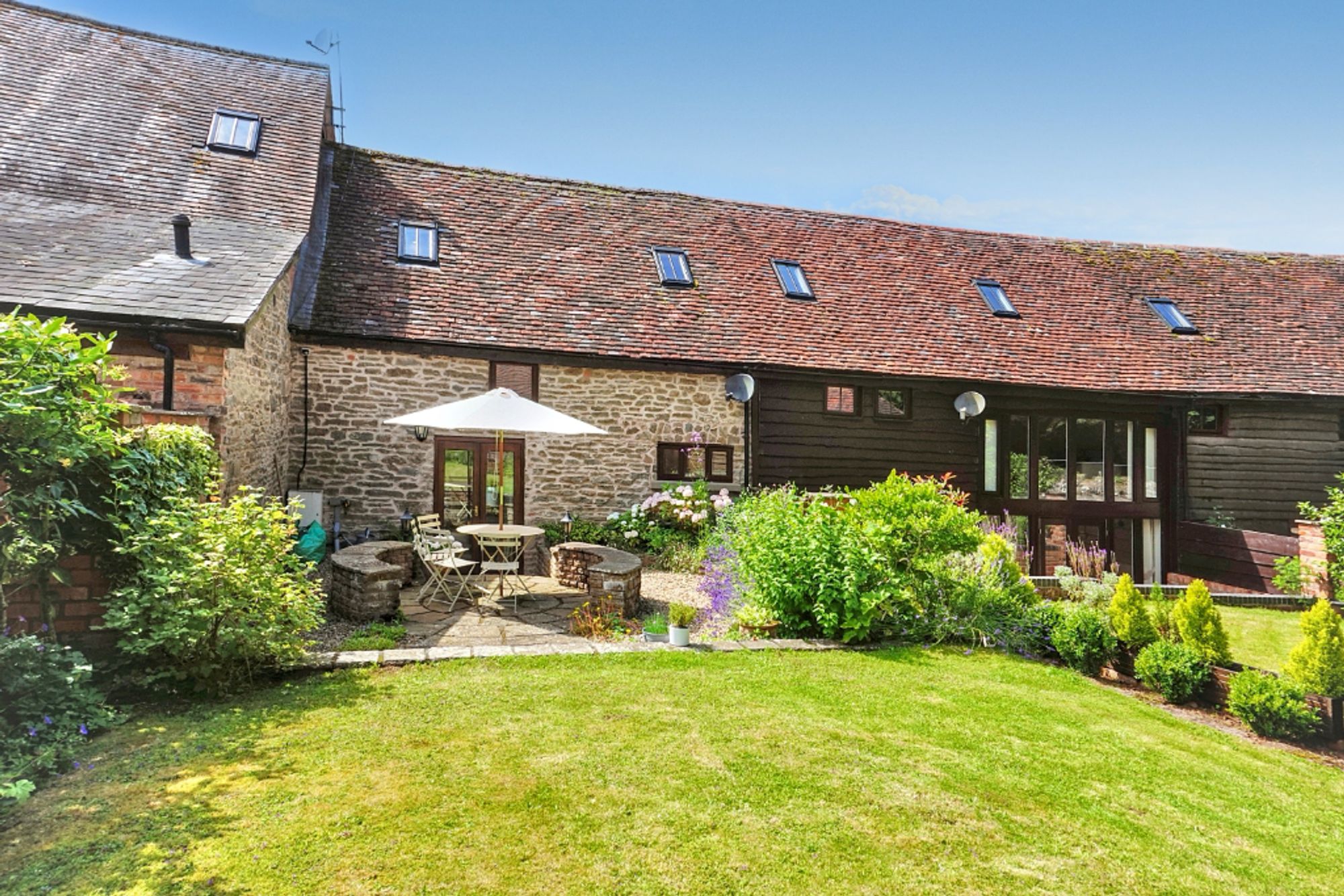 2 bed barn conversion for sale in Halesend Grittles End, Malvern  - Property Image 2