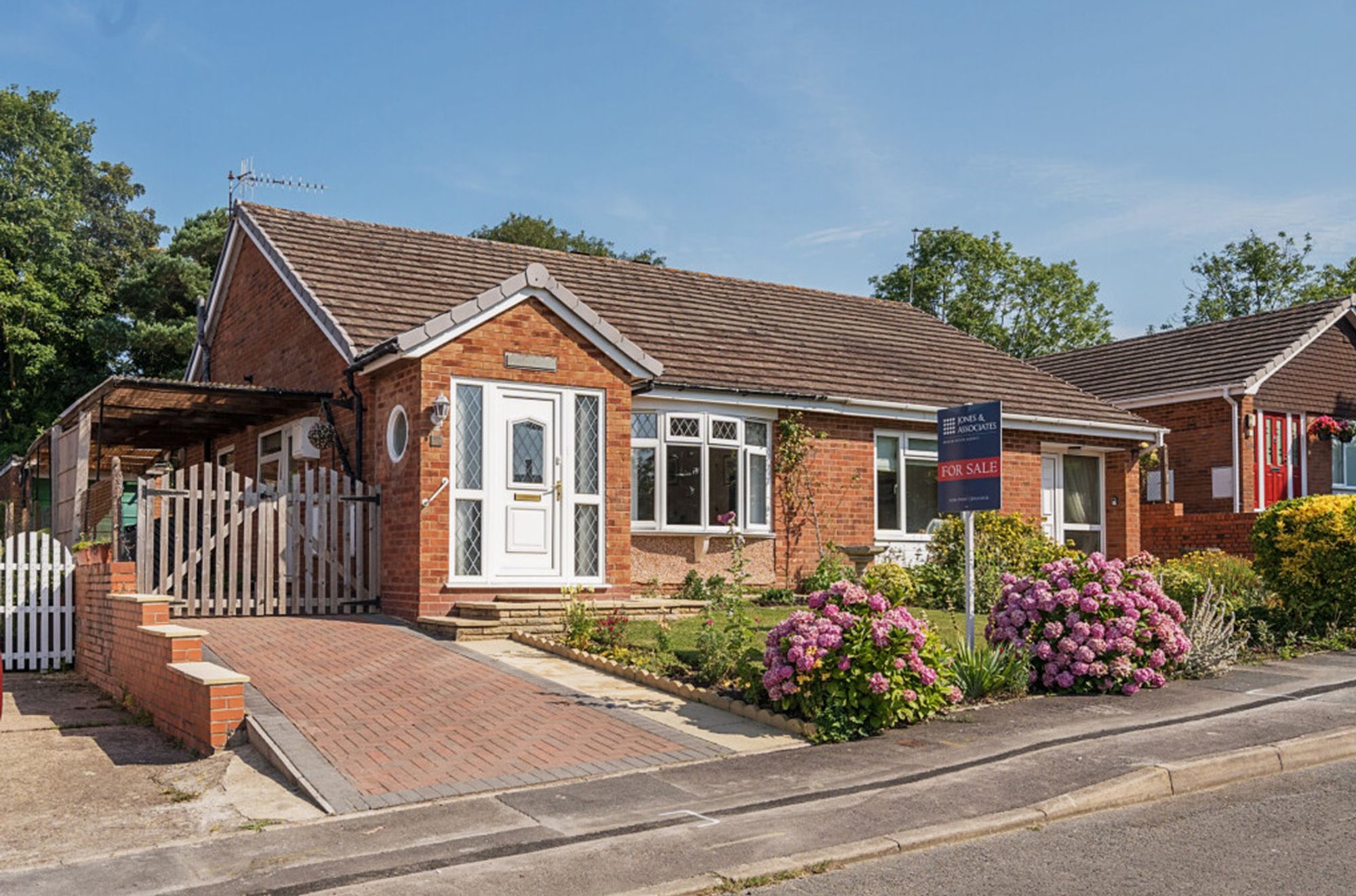 2 bed semi-detached bungalow for sale in Sebright Close, Pershore  - Property Image 1