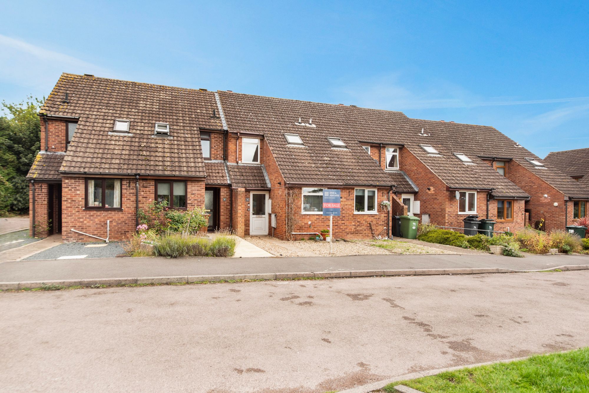 2 bed terraced house for sale in Redland Close, Malvern - Property Image 1
