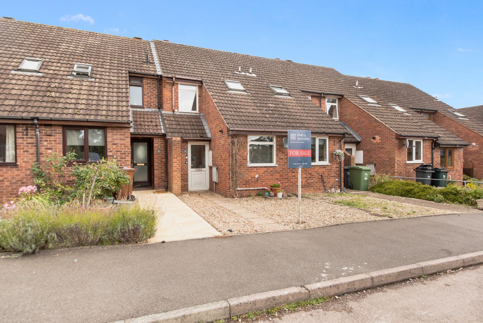 2 bed terraced house for sale in Redland Close, Malvern  - Property Image 1