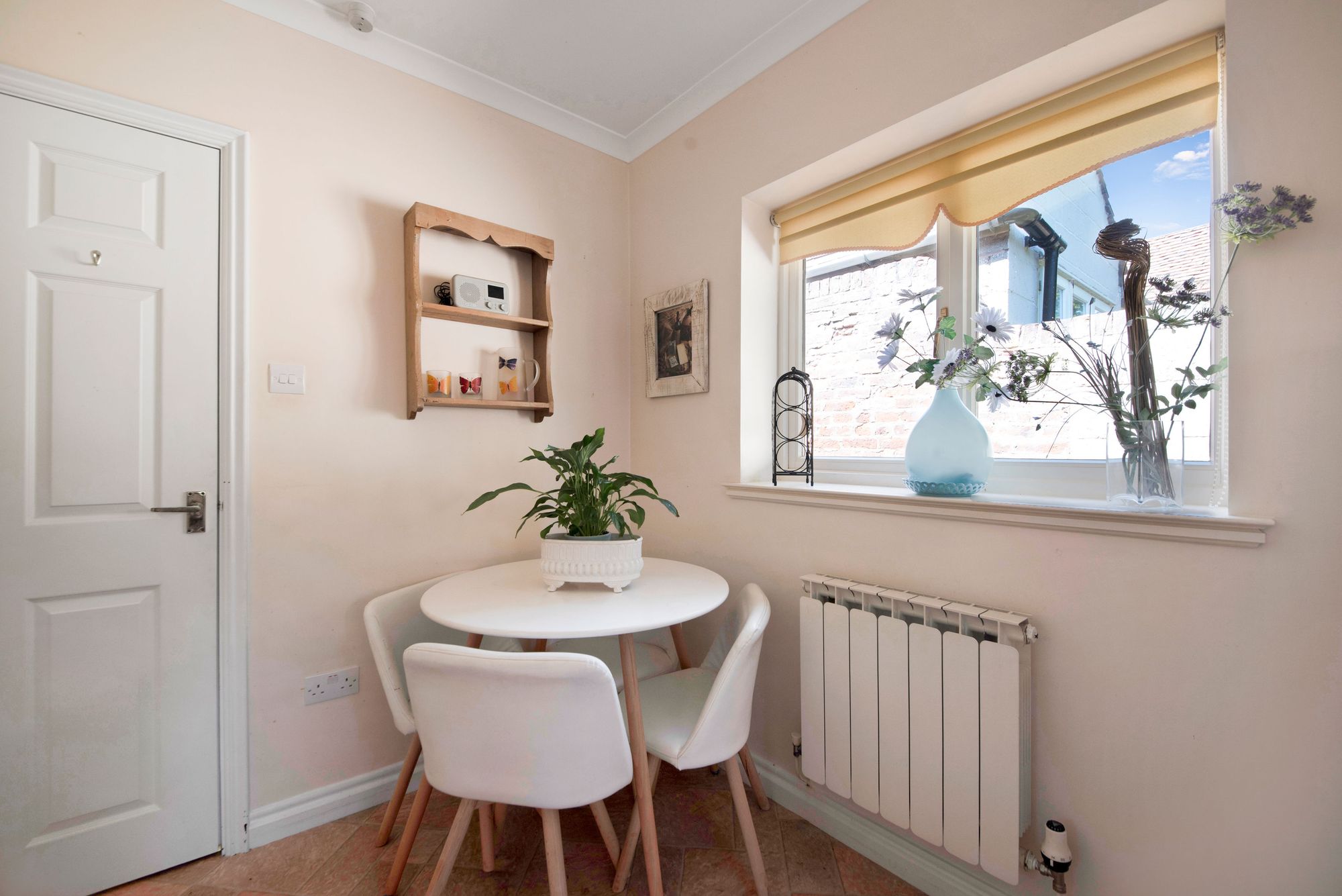 2 bed semi-detached bungalow for sale in Weir Gardens, Pershore  - Property Image 6