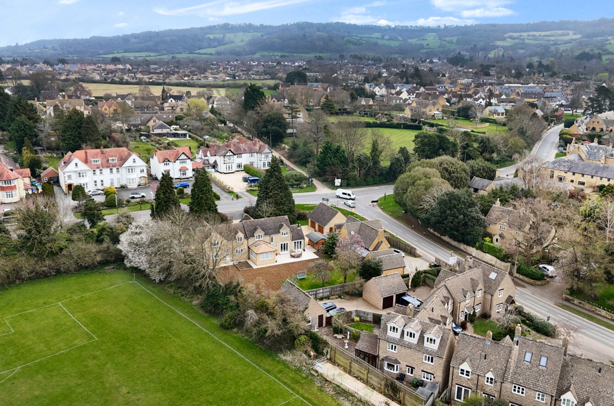 3 bed end of terrace house for sale in Cheltenham Road, Broadway 12