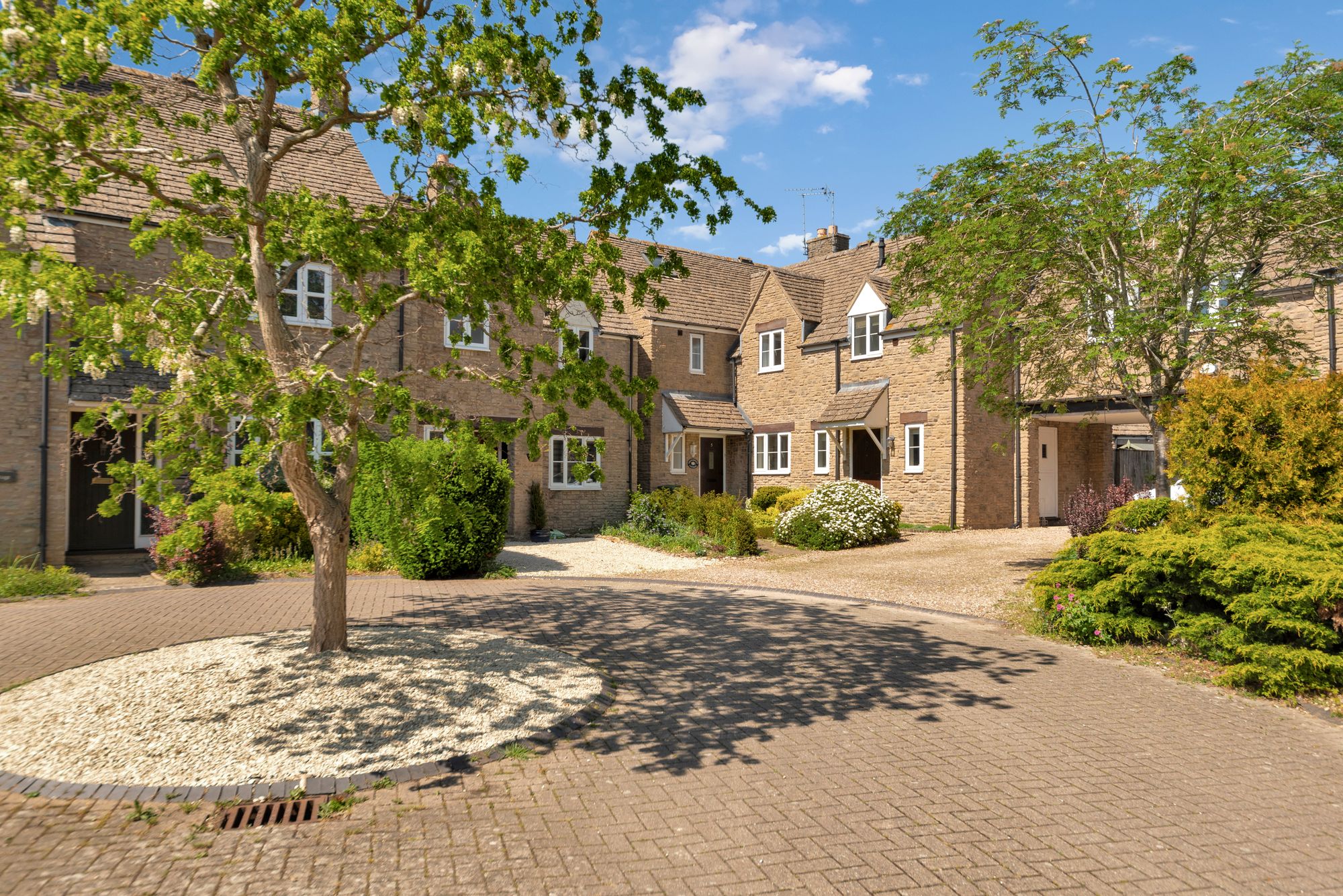 3 bed end of terrace house for sale in Cheltenham Road, Broadway 13