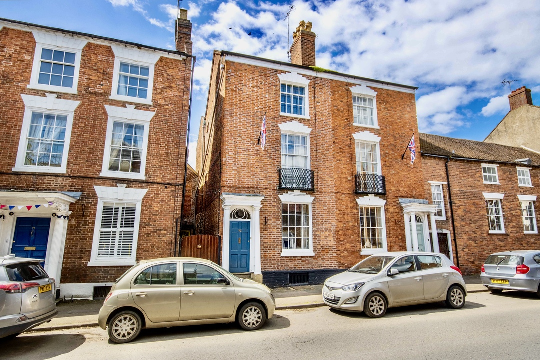 4 bed town house for sale in Bridge Street, Pershore  - Property Image 1