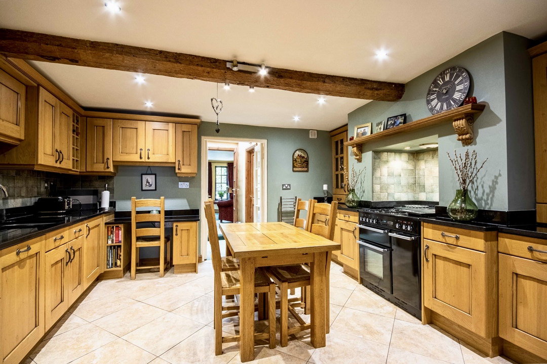 4 bed town house for sale in Bridge Street, Pershore  - Property Image 2