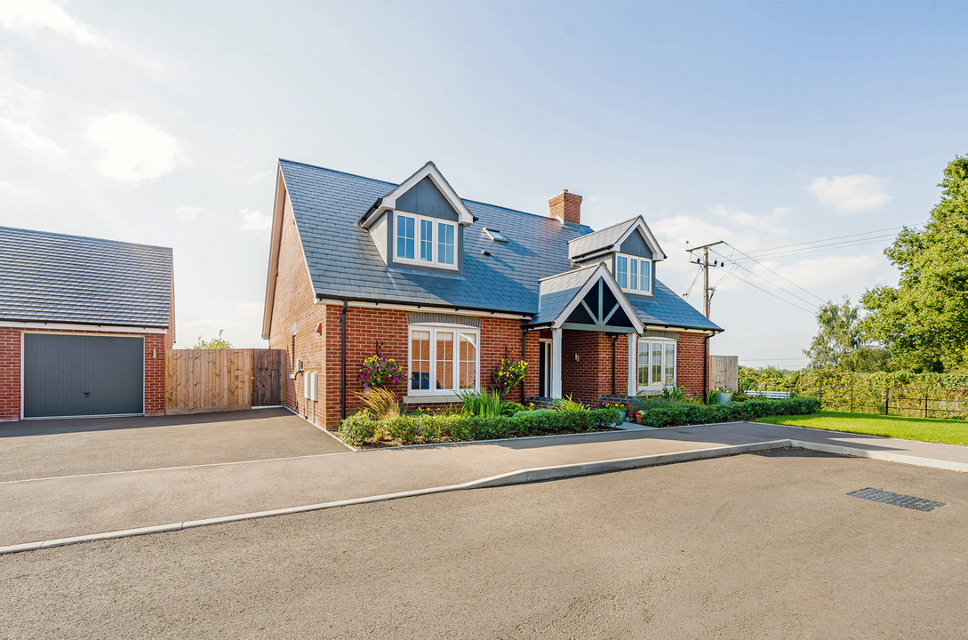 3 bed detached house for sale in Eckington, Pershore  - Property Image 1