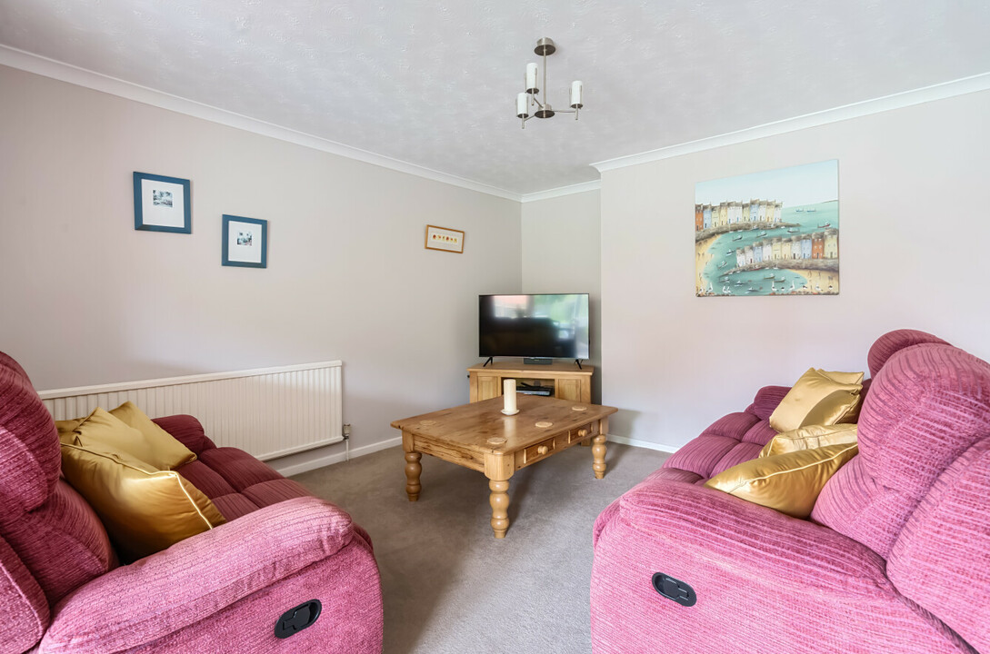 3 bed semi-detached house for sale in Paddock Close, Pershore  - Property Image 3