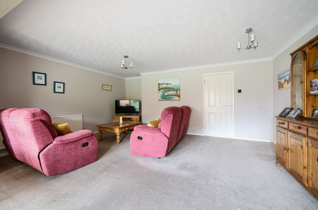 3 bed semi-detached house for sale in Paddock Close, Pershore  - Property Image 4