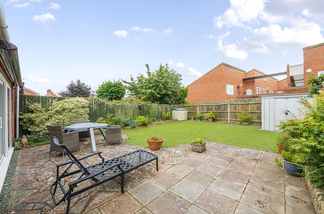 3 bed semi-detached house for sale in Paddock Close, Pershore  - Property Image 16