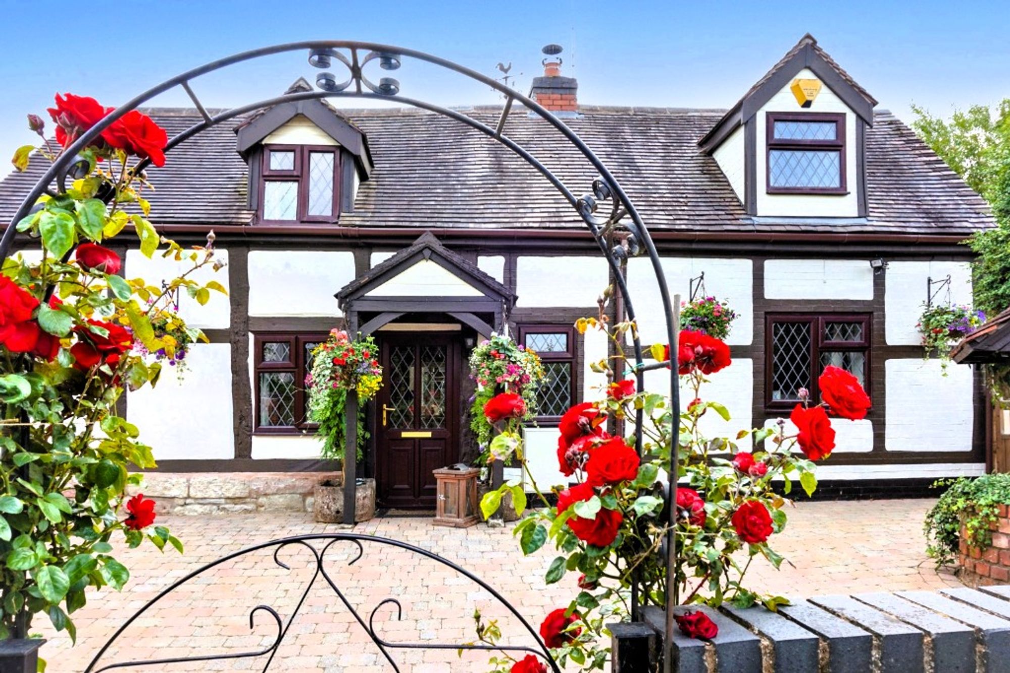 3 bed detached house for sale in Evesham Road, Worcester  - Property Image 1