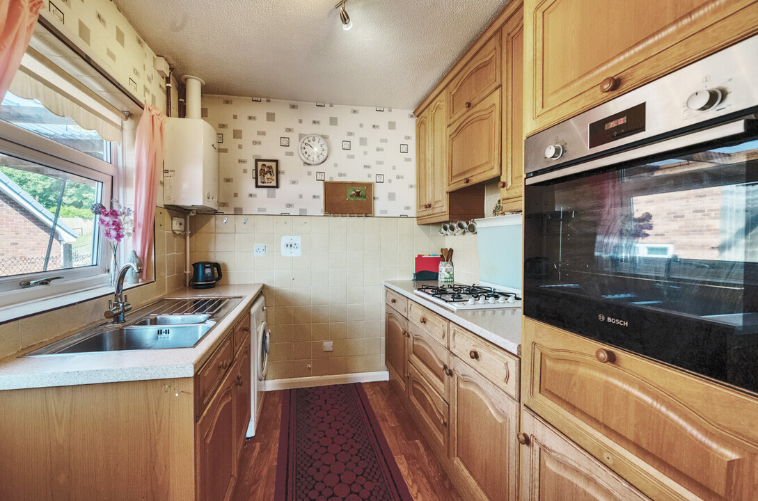 2 bed bungalow for sale in Sebright Close, Pershore  - Property Image 8