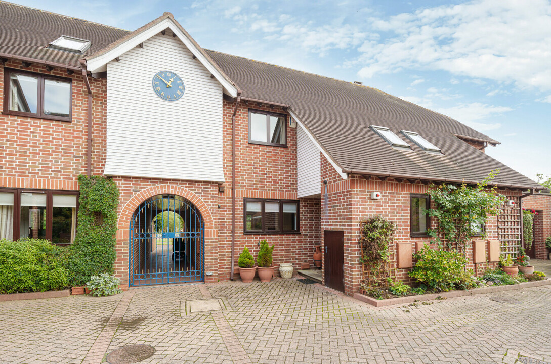 2 bed terraced house for sale in Bridge Street, Pershore  - Property Image 1