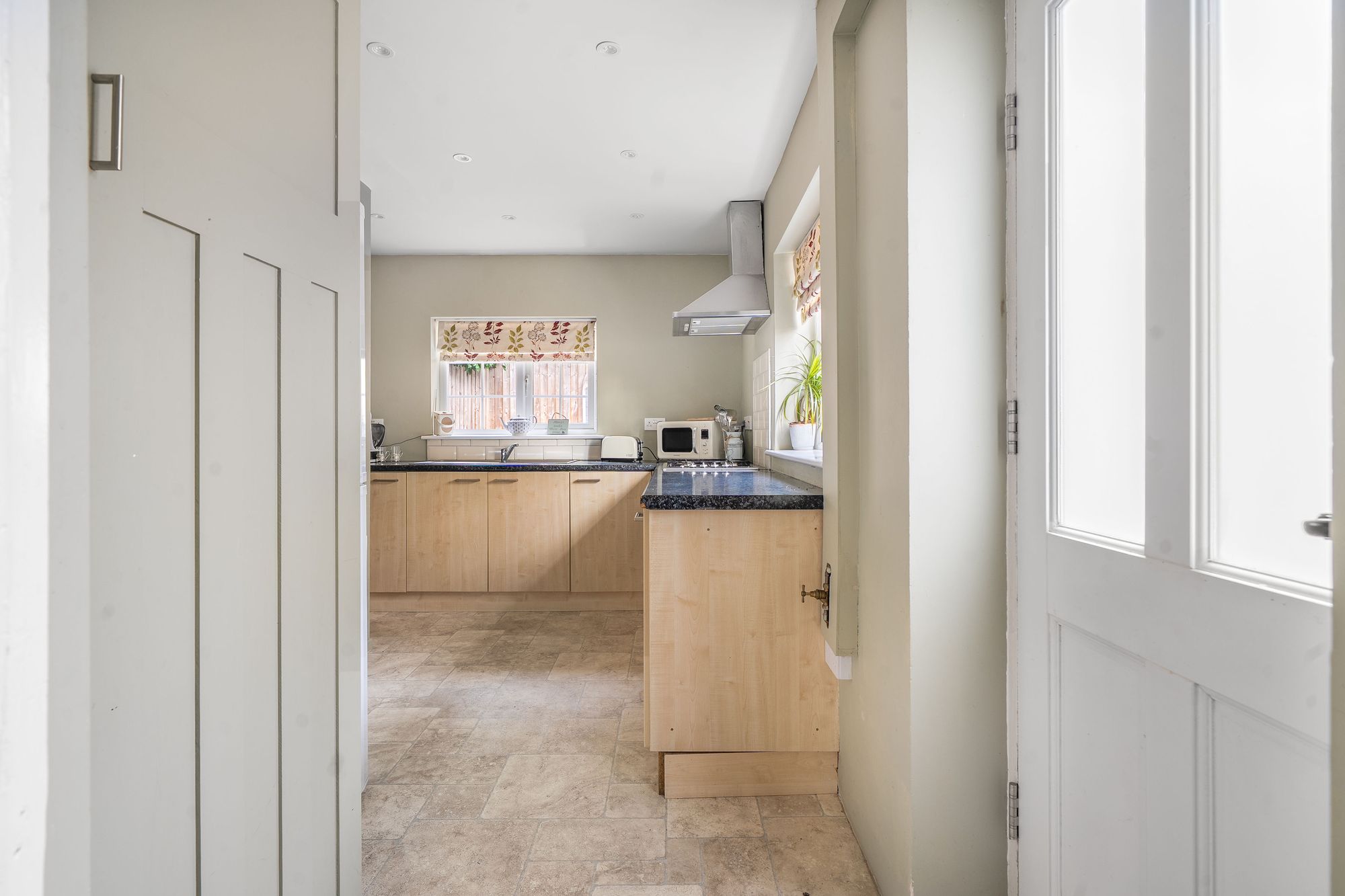 2 bed semi-detached cottage for sale in Farm Street, Pershore  - Property Image 5