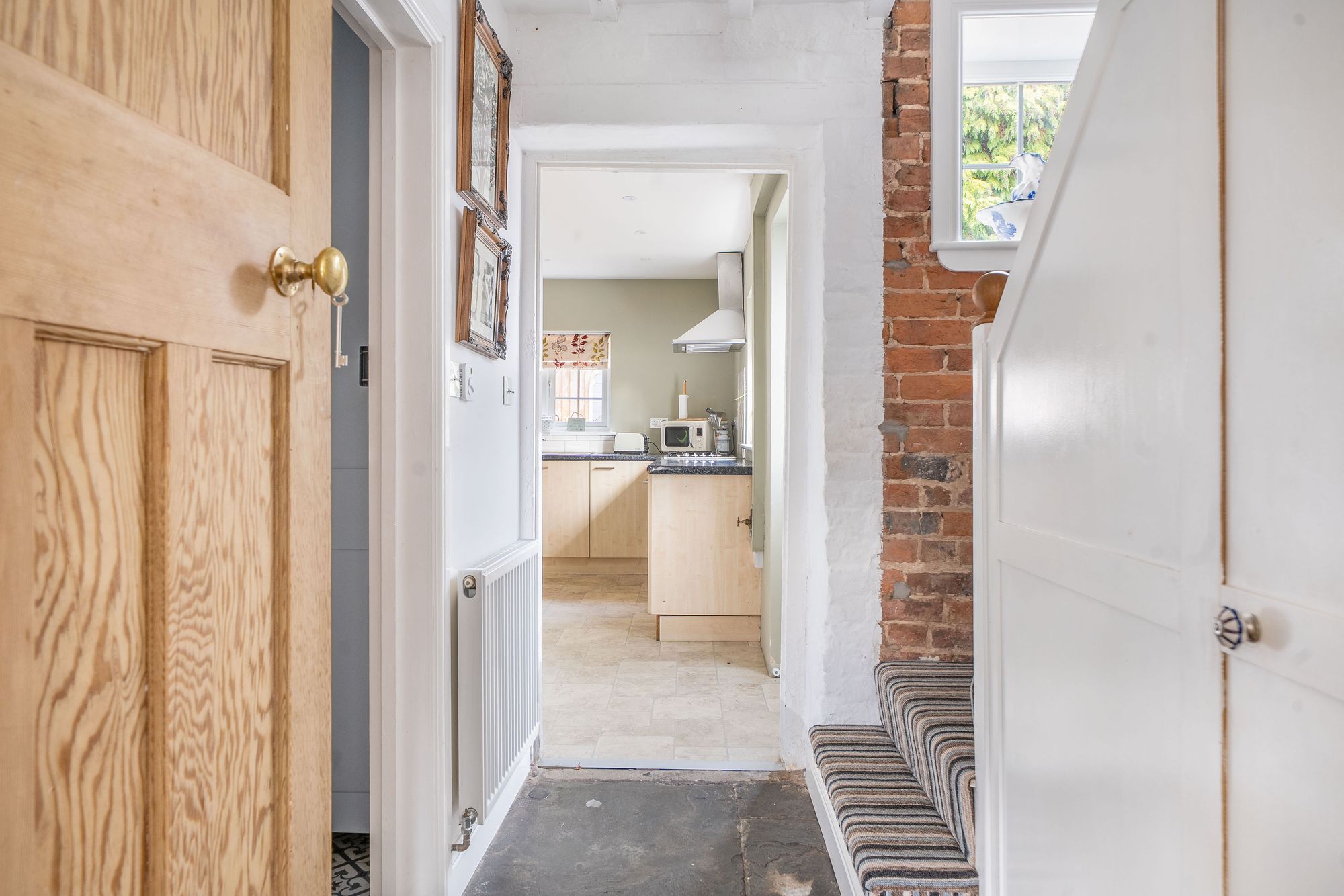 2 bed semi-detached cottage for sale in Farm Street, Pershore  - Property Image 7