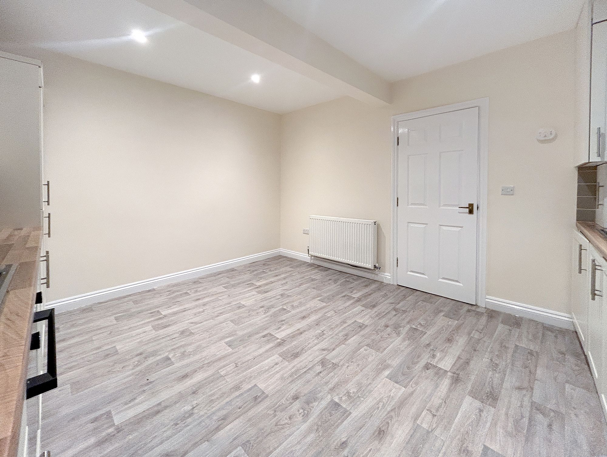 3 bed flat to rent in Bridge Street, Pershore 2
