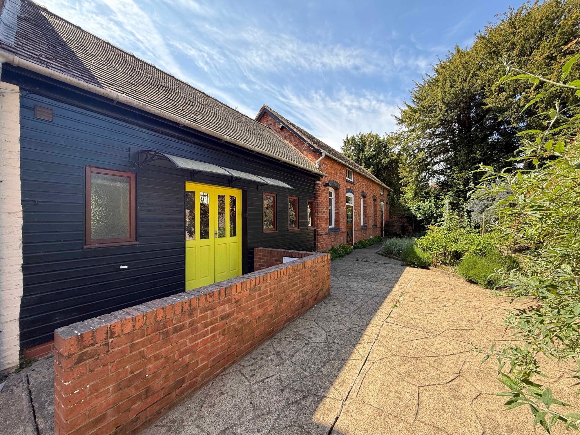 Commercial property to rent in High Street, Pershore, WR10