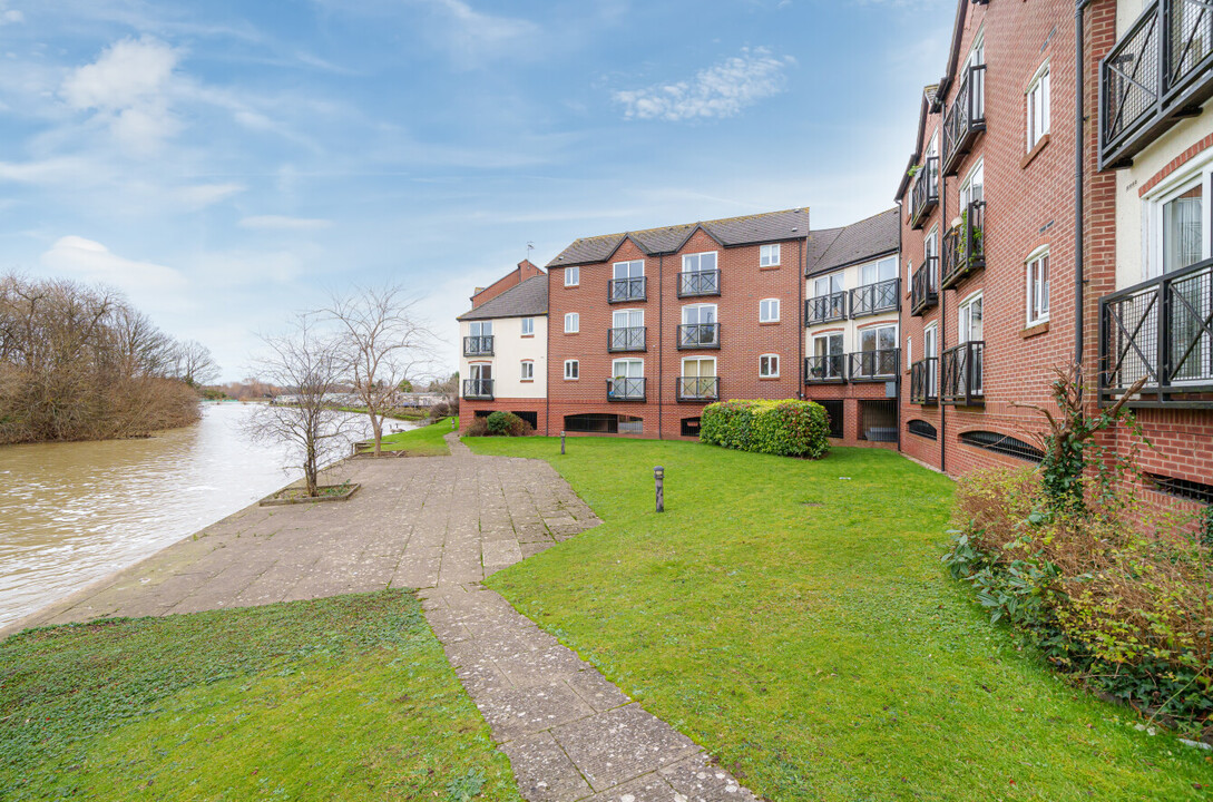 2 bed apartment for sale in Mortimers Quay, Evesham  - Property Image 1