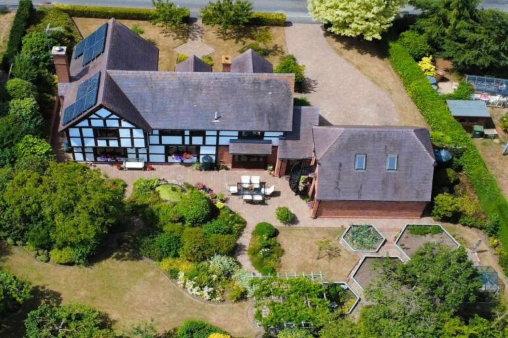 3 bed detached house for sale in Main Street, Pershore 1