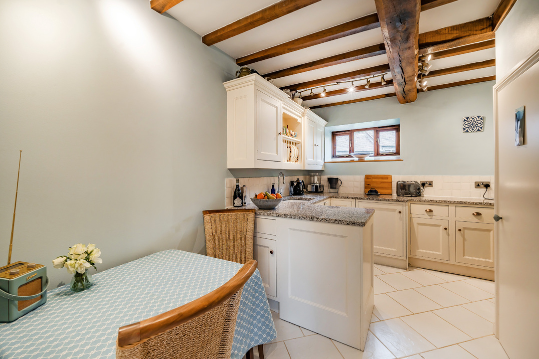 2 bed barn conversion for sale in The Halesend, Malvern  - Property Image 9