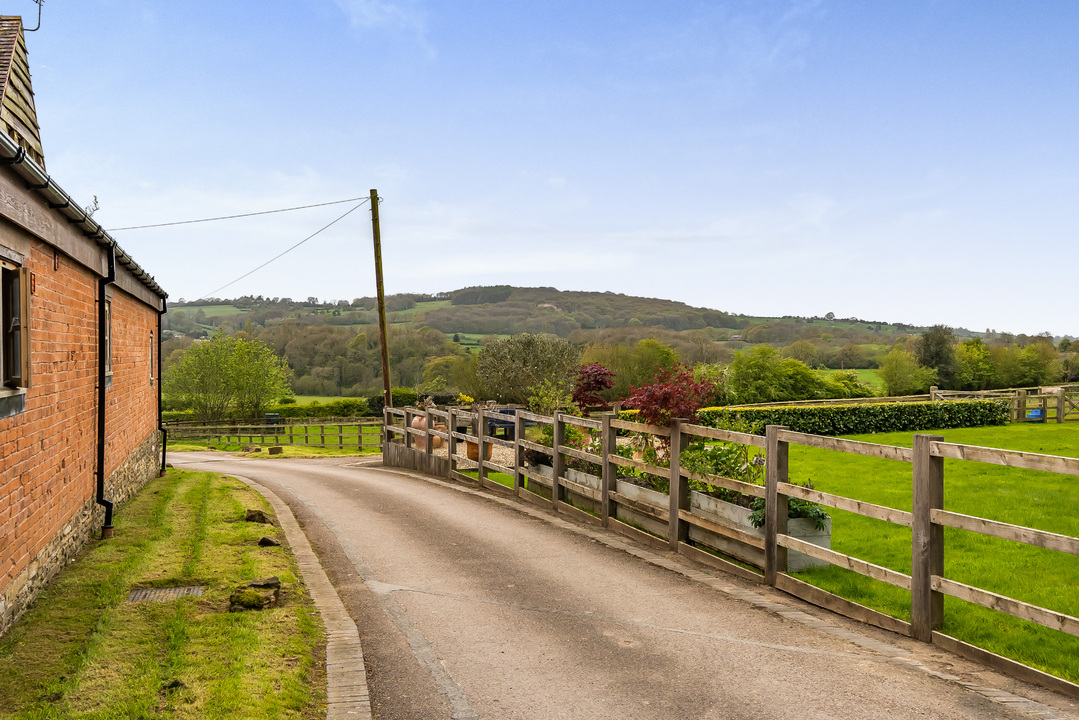 2 bed barn conversion for sale in The Halesend, Malvern  - Property Image 5