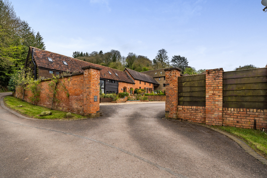 2 bed barn conversion for sale in The Halesend, Malvern  - Property Image 18