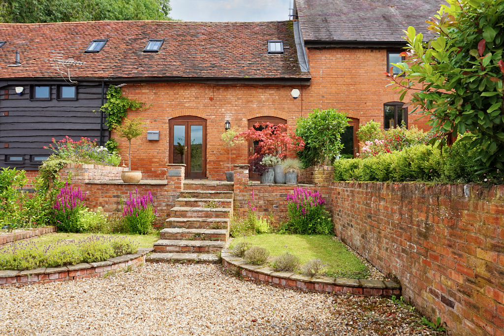 2 bed barn conversion for sale in The Halesend, Malvern  - Property Image 1