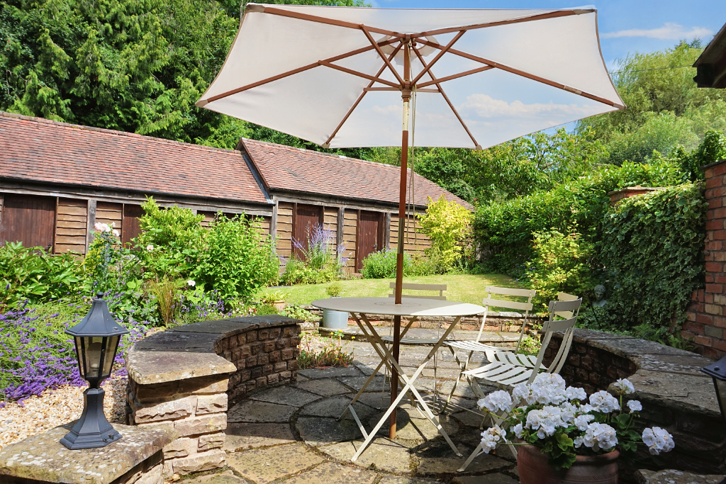 2 bed barn conversion for sale in The Halesend, Malvern  - Property Image 16