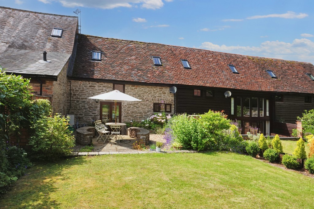 2 bed barn conversion for sale in The Halesend, Malvern  - Property Image 4