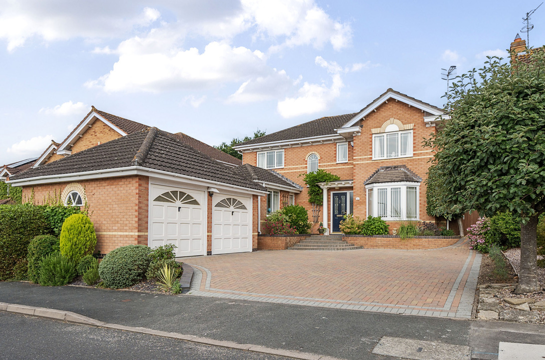 4 bed detached house for sale in Conningsby Drive, Pershore  - Property Image 1