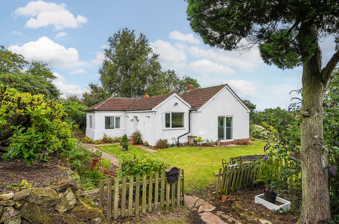 3 bed detached bungalow for sale in Bromsgrove Road, Romsley  - Property Image 2