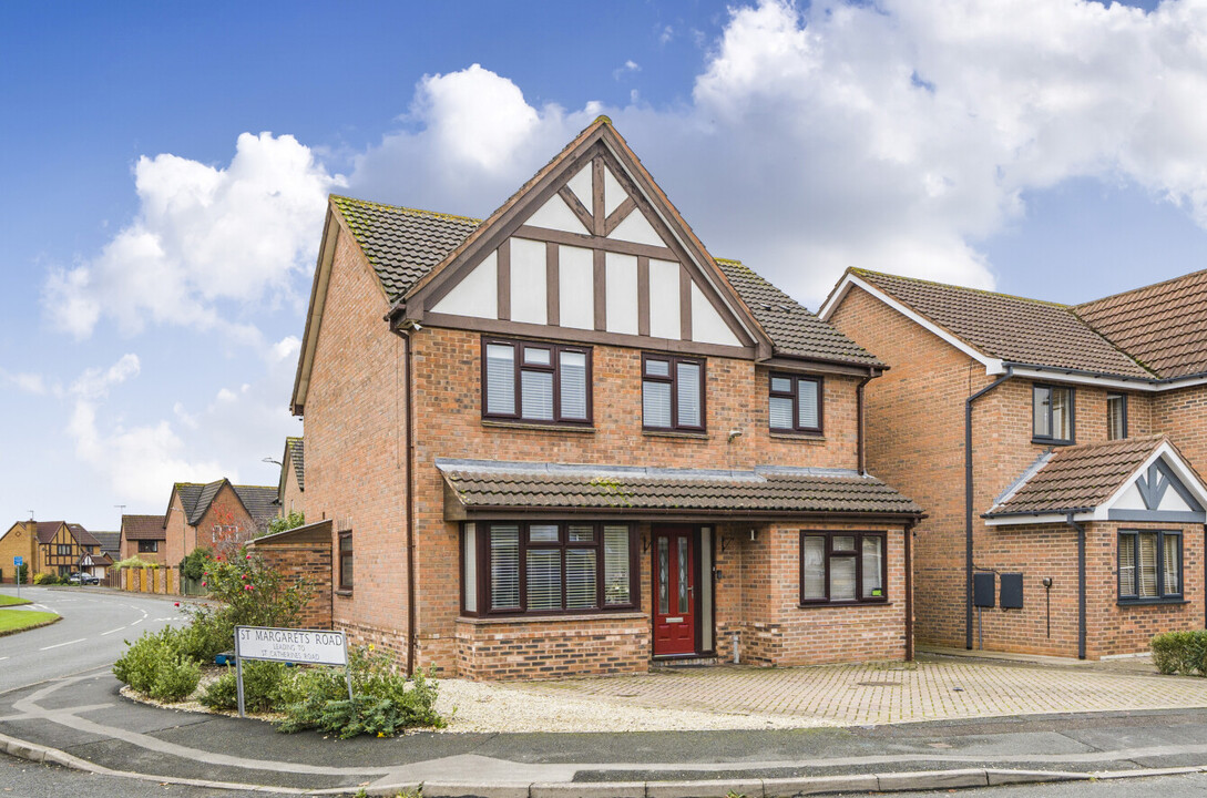 4 bed detached house for sale in St. Margarets Road, Evesham  - Property Image 1